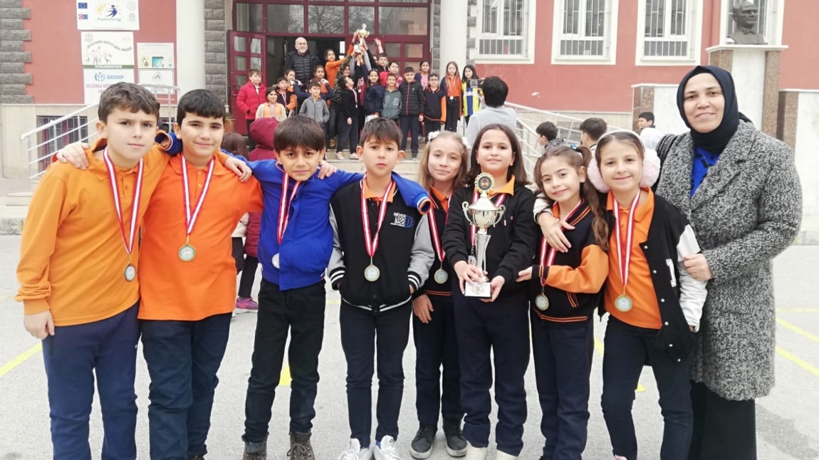  OKULUMUZDA GELENEKSEL ÇOCUK OYUNLARI TURNUVASI
